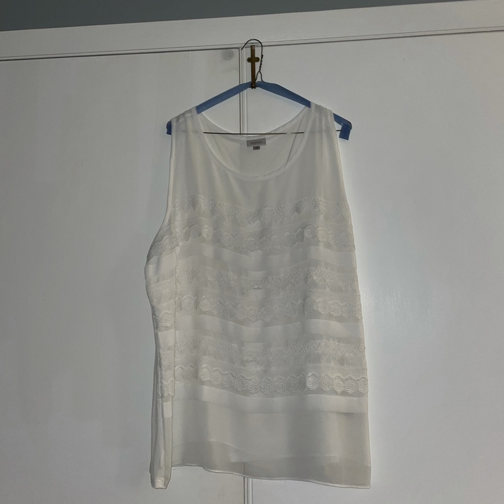 Size 2x lace Avenue Tank top